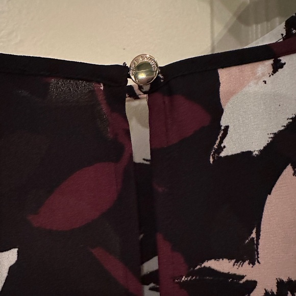 Vince Camuto silky high low top plus size - Picture 10 of 11